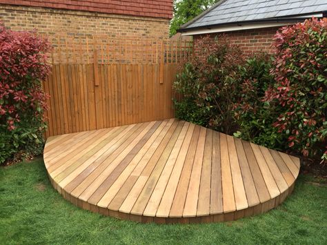 Round Decking, Semi Circle Patio, Half Circle Patio, Round Decking Ideas, Curved Decks, Curved Decking Ideas, Curved Decking, Curved Decking Ideas Garden, Curved Terrace Garden