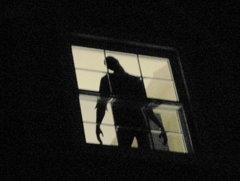 Window Siluet Halloween, Scary Window Silhouettes, Scary Silhouette, Creepy Window, Zombie Silhouette, Window Silhouette, Creepy People, Scary Eyes, Casa Halloween