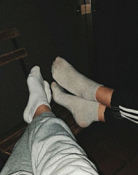 Couple Aesthetic Outfits, Girl White Socks, Snap Pictures, Friend Tumblr, Boy Bestie, Snap Fake, Tumblr Couples, Sneakers Socks, Socks Aesthetic