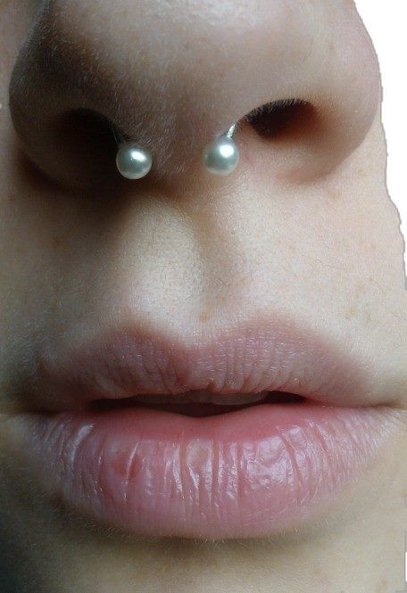 Pearl Septum Ring, Subtle Septum Piercing, Septum Ring Aesthetic, Septum Jewelry Aesthetic, Cool Septum Jewelry, Small Septum Piercing, Septum Jewellery, Cute Septum Rings, Septum Nose Piercing