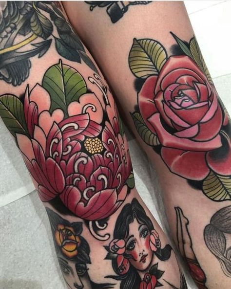 allthepiercingsandbodymods: Peony Knee Tattoo by... Gotik Tattoo, Ufo Tattoo, Shadow Tattoo, Tattoos Mandala, Traditional Tattoo Sleeve, Flower Tattoo Sleeve, Traditional Tattoo Art, B Tattoo, Old Tattoos