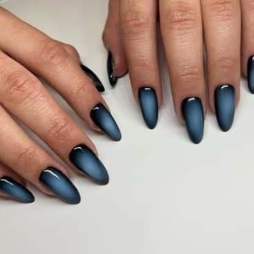 Airbrush Nails Ombre, Nails Idea Blue, Nail Ideas With Designs, Cool Blue Nails, Dark Nails Ideas, Airbrush Nails Designs, Aura Nails Blue, Blue And Red Nails, Nails Inspo Blue