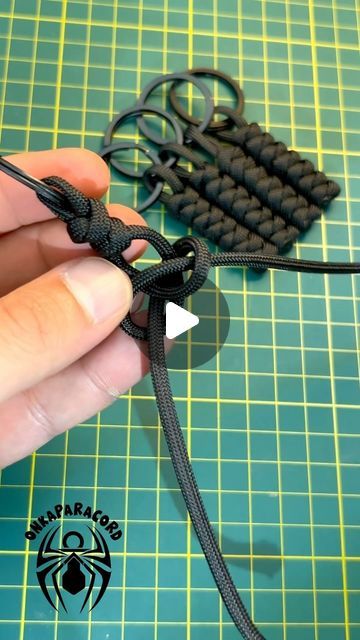 Para Cord Lanyard Diy, Paracord Binocular Strap Diy, Paracord Gift Ideas, Paracord Keychain Diy Tutorials, Paracord Keychain Instructions, 550 Paracord Projects, 550 Cord Projects, 550 Cord Bracelets, Paracord Bracelet Instructions