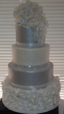 Glitter Wedding Cake, Bling Wedding Cakes, Bling Cakes, Glitter Cake, Bling Wedding, Elegant Wedding Cakes, Glitter Wedding, Beautiful Wedding Cakes, Gorgeous Cakes