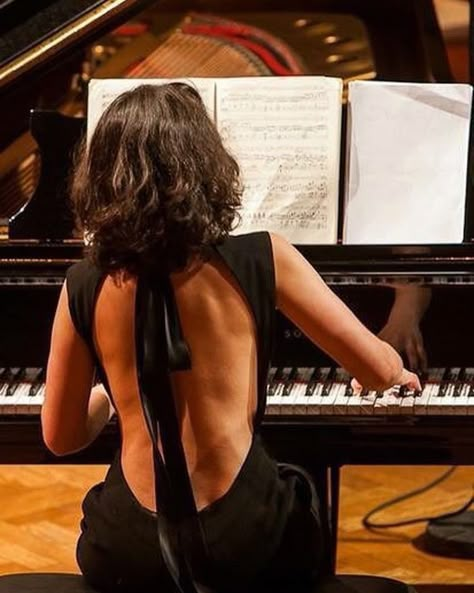 Piano Photoshoot, Piano Photography, Piano Girl, Musician Photography, Khatia Buniatishvili, Piano Recital, Classical Musicians, Jazz Piano, Piano Player