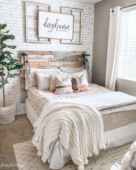 Unique Headboard Ideas, Cozy Farmhouse Bedroom, Farmhouse Bedroom Decor Ideas, Farmhouse Dining Rooms Decor, Bed Headboard Design, Farmhouse Style Bedrooms, Bedroom Reveal, Basement Bedroom, Farmhouse Master