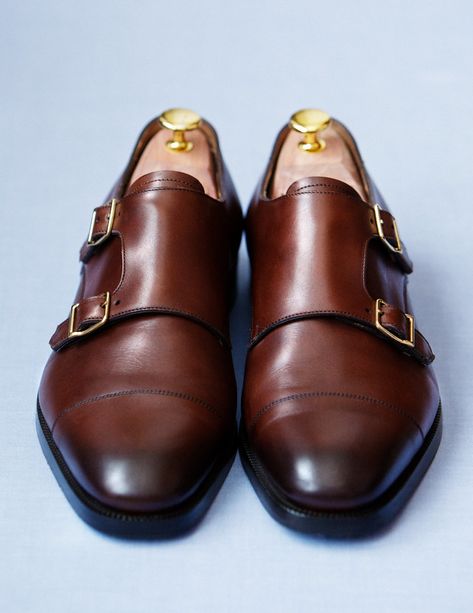 Shoe Tying, Mens Monk Strap Shoes, Double Monk Strap Shoes, Monk Shoes, Double Monk Strap, Italian Leather Shoes, Monk Strap Shoes, Dress Guide, Brown Shoes