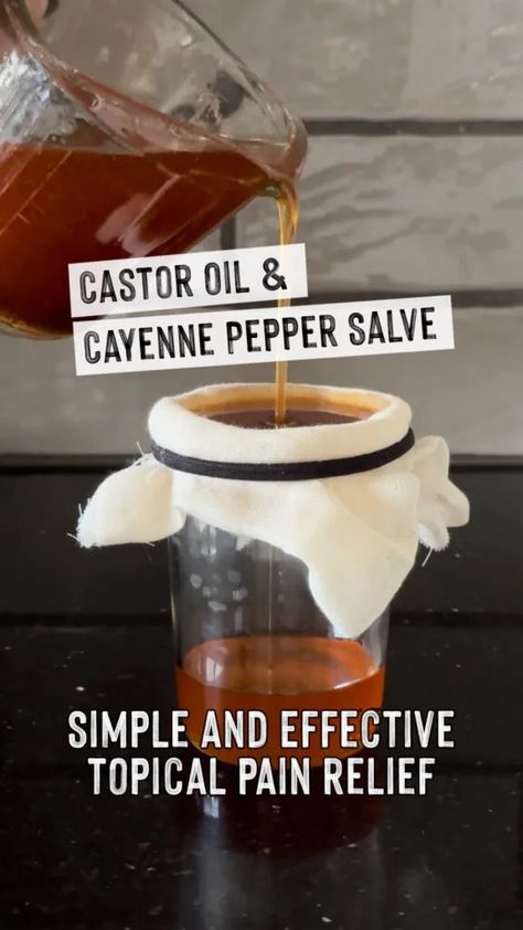 Cayenne Pepper And Castor Oil, Hood Healer, Diy Tinctures, Illness Remedies, Medicinal Remedies, Herbal Salve Recipes, Homemade Medicine, Herbal Garden, Healthy Healing