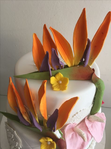 Birds of paradise in Gumpaste Paradise Cake, Birds Of Paradise Wedding Decor, Bird Of Paradise Paper Flower, Birds Of Paradise Wedding Cake, Tropical Gumpaste Flowers, Tropical Birthday Cake, Bird Of Paradise Wedding, Tropical Wedding Cake, Fondant Tips