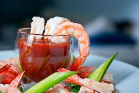 Asian Cocktail, Asian Shrimp, Cocktail Shrimp Recipes, Unique Appetizers, Shrimp Dip, Hcg Recipes, Prawn Cocktail, Cocktail Sauce, Shrimp Cocktail