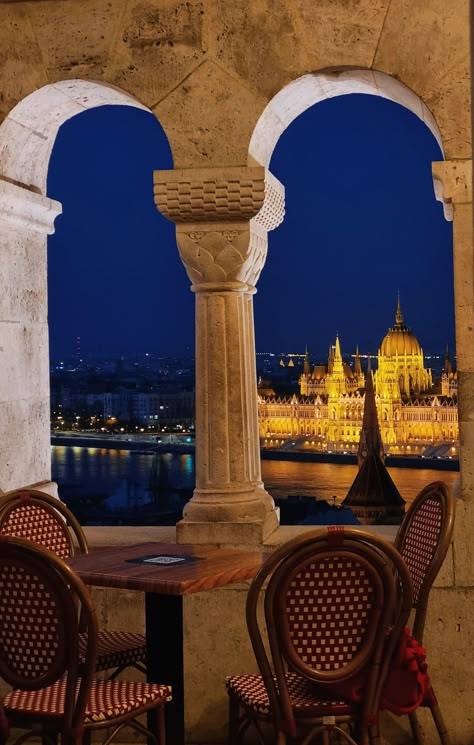 Budapest Aesthetic Wallpaper, Budapest January, Budapest Postcard, Budapest Summer, Budapest Vacation, Budapest Aesthetic, Budapest Restaurant, Budapest City, Travel Pose