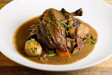 Julia Child's Coq au Vin Recipe | Leite's Culinaria Coq Au Vin Recipe, Shredded Chicken Crockpot, Julia Childs, Julia Child Recipes, Chicken Recipes Video, Rabbit Food, French Cooking, Julia Child, Poultry Recipes