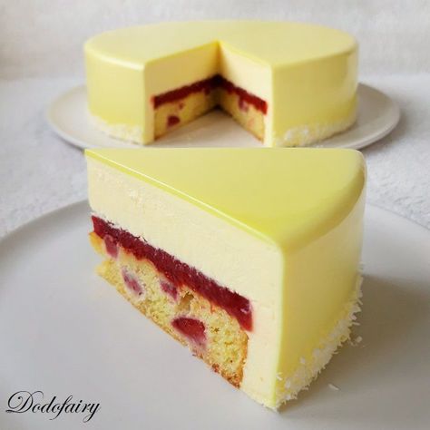 Entremets Citron Fraise Entremet Recipe, Mirror Glaze Cake Recipes, Fine Dining Desserts, Pastry School, Mousse Dessert, French Desserts, Best Cake Recipes, Sweet Pastries, French Pastries