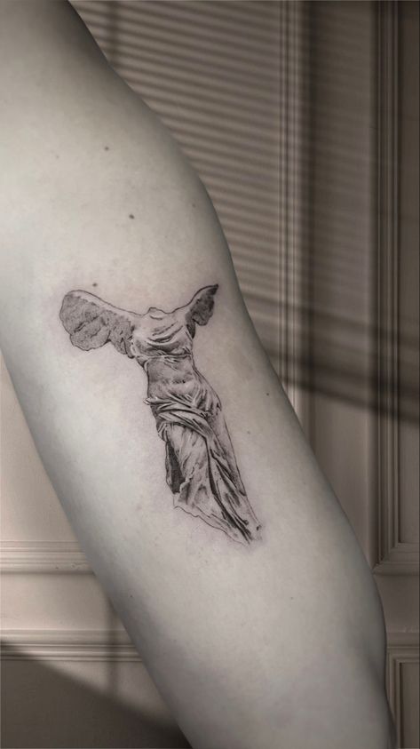 Italian Sculpture Tattoo, Tattoo For Graphic Designer, Victoria Concordia Crescit Tattoo, Victory Statue Tattoo, Milan Tattoo Ideas, Nike Statue Tattoo, Famous Painting Tattoos, Roman Inspired Tattoos, Nike Of Samothrace Tattoo