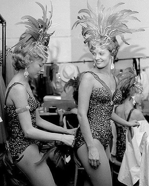 1960s Showgirls Women supporting women Zigfield Follies, 1960 London, Vintage Showgirl, Vegas Showgirl, Old Vegas, Sweet Charity, Vintage Burlesque, Burlesque Show, Diamond Dogs