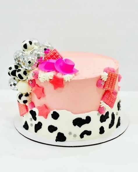 Disco Cowgirl themed cake. Disco balls and hats are purchased from Amazon. Edible cow print balloons are made from chocolate. Disco Cowgirl Cake, Cow Print Balloons, Cow Print Cakes, Cowgirl Birthday Cakes, Western Birthday Cakes, Cow Birthday Cake, Cowboy Birthday Cakes, Cowgirl Cake, Disco Cake