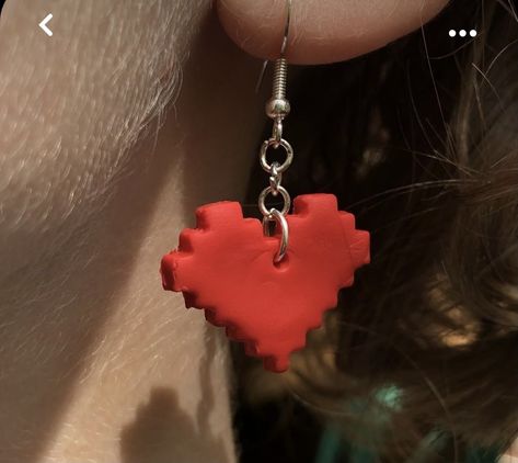 Minecraft Clay Earrings, Aesthetic Clay Earrings Ideas, Cool Clay Earrings, Polymer Clay Heart Earrings, Biscuit Earring, Minecraft Earrings, Funky Earrings Diy, Pixel Accessories, Aesthetic Clay Earrings