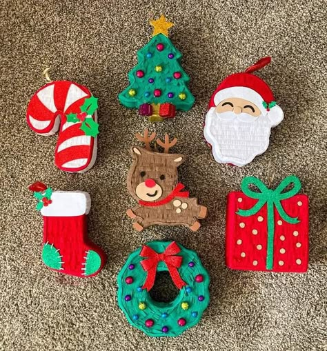 Christmas Piñatas Ideas, Christmas Pinata Diy, Christmas Pinatas, Christmas Piñatas, Christmas Pinata, Pinata Ornament, Halloween Candy Crafts, Cat Themed Birthday Party, Holiday Party Kids