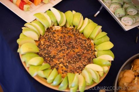 Sunflower Baby Shower Food Ideas, Sunflower Party Food Ideas, Sunflower Themed Food, Sunflower Food Ideas, Bridal Shower Food Ideas Appetizers, Shower Food Ideas Appetizers, Pallet Backdrops, Sunflower Bridal Shower Ideas, Food Ideas Appetizers