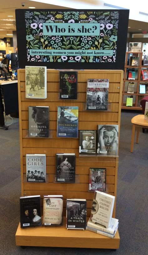 Easy Library Bulletin Board Ideas, Spring Book Display, Library Book Displays Bookshelves, Book Display Ideas Library, Book Displays Library, Gratitude Books, School Library Book Displays, School Library Bulletin Boards, Library Window