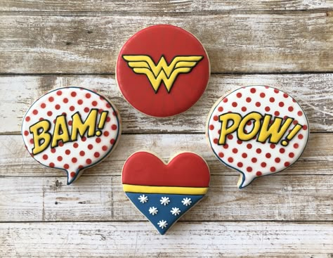 Wonder Woman Cookies Decorated, Wonder Woman Cookies, Wonder Woman Party Ideas, 80th Birthday Party Favors, Wonder Woman Cake, Wonder Woman Birthday Party, Superhero Cookies, Women Party Ideas, Cookies Macaroons