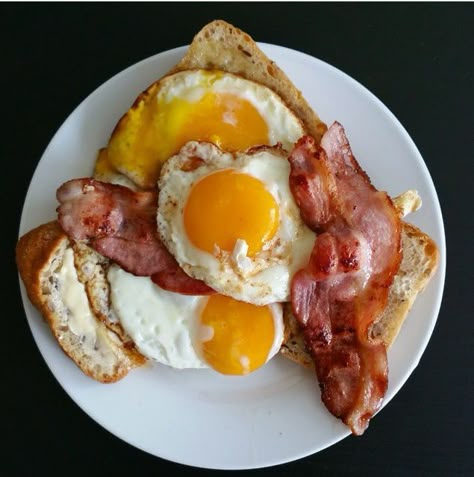 Eggs And Bacon Aesthetic, Bacon Aesthetic, Bacon Bread, Hp Sauce, Healthy Eating Meal Plan, Breakfast Eggs, Cooking Bacon, Food Babe, New York Aesthetic