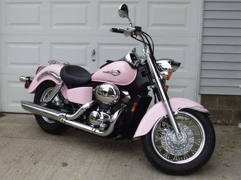 My old pink gal. Pink Motorcycle, Moto Custom, Image Moto, Bike Aesthetic, Motorcycle Aesthetic, Biker Aesthetic, Cars Bikes, Pretty Bike, Old Pink