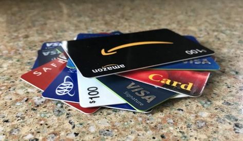 Plastic gift, credit, and rewards cards can't be recycled, so what do you do with them when they're expired? Check out these repurposing ideas. Old Credit Card Crafts Diy, Credit Card Crafts, Repurposing Ideas, Art Business Cards, Gift Card Craft, Card Creative, Upcycled Gifts, Upcycle Ideas, Visa Credit Card