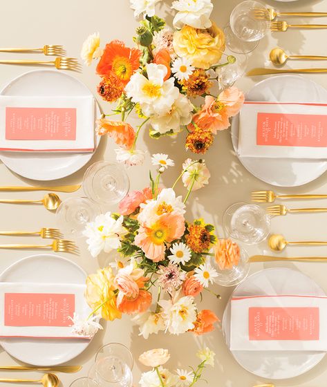 How to Choose a Perfectly-You Color Palette for Your Wedding—Plus, Some of Our Favorite Combinations Sunset Wedding Colors, Color Durazno, Gold Centerpieces, Wedding Palette, Sunset Wedding, Space Wedding, Theme Color, Peach Wedding, Coral And Gold