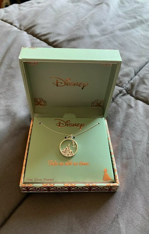 Disney Princess Necklace, Disney Couture Jewelry, Disney Princess Jewelry, Tangled Jewelry, Accessoires Barbie, Disney Necklace, Pandora Bracelet Designs, Disney Character Art, Disney Souvenirs