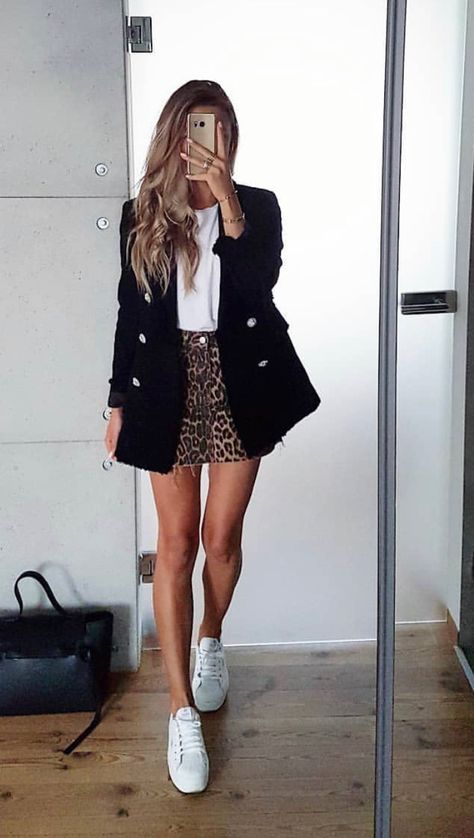 Casual Outfits Fashion, Short Skirts Outfits, Outfits Everyday, Chique Outfit, Dressy Casual Outfits, Rock Outfit, Leopard Print Skirt, Mode Inspo, Print Skirt