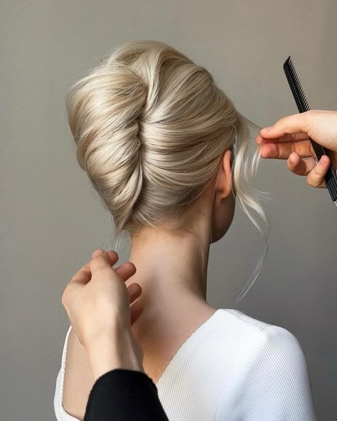 Top 24 Spring Hairstyles 2024: Trendy Looks for Every Length! Hairstyling Aesthetic, Simple Hairstyles For Wedding, Classic Bridal Hair, Groom Hair Styles, Bridesmaid Hair Inspo, Bride Hairstyles Updo, Wedding Hair Up, Guest Hair, Hairstyles 2024