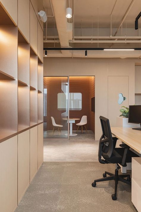 https://archello.com/story/123752/attachments/photos-videos/14 Open Office Design, Open Concept Office, Play Cafe, Latin Grammys, Office Shed, Corporate Interior Design, Open Space Office, Architecture Magazine, Office Plan