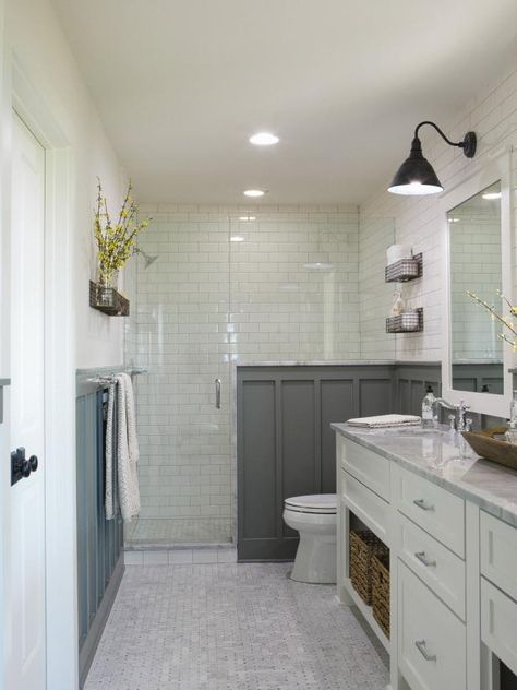 Makeover Kamar Mandi, Small Farmhouse Bathroom, Farmhouse Bathroom Remodel, Farmhouse Bathroom Design, French Country Bathroom, Country Bathroom, Basement Bathroom, Farmhouse Bathroom Decor, Small Bathroom Design