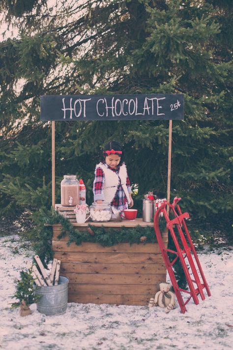 Hot Chocolate Stand Photoshoot, Hot Chocolate Photography Mini Sessions, Hot Cocoa Photography Mini Sessions, Hot Chocolate Christmas Pictures, Hot Cocoa Mini Session, Hot Chocolate Mini Session, Christmas Mini Sessions Outdoor Family, Hot Chocolate Stand Photography, Holiday Mini Session Ideas Outdoor