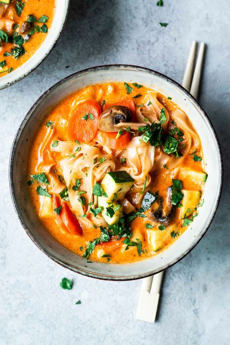 Easy Thai Recipes, Thai Soup, Food Receipt, Going Vegetarian, Thai Curry, Easy Food, Food Trends, Veggie Dishes, Vegan Dishes