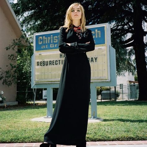 @wonderland 😝 Shoes Editorial, Crossed Arms, Wonderland Magazine, Kiernan Shipka, Black Platform Shoes, Pose References, Standing Poses, Outdoor Portraits, Woman Standing