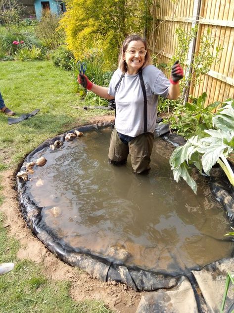 Small Natural Pond Ideas, Nature Pond Ideas, Small Diy Pond, Diy Wildlife Pond, Small Garden Ponds Ideas Diy, Small Ponds Ideas, Wildlife Pond Ideas, Small Wildlife Pond Ideas, Wildlife Ponds For Small Gardens