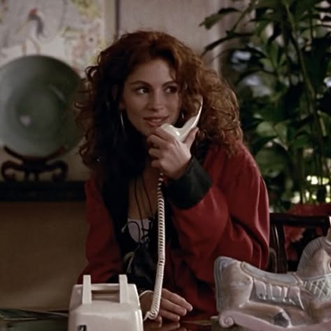 Julia Roberts Hair, Pretty Woman Movie, 90s Hairstyles, On The Phone, Julia Roberts, Curly Hair Cuts, Dream Hair, Iconic Women, Hair Goals