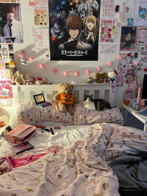 Kawaii Maximalist Room, Room Anime Ideas, Room Ideas Anime Aesthetic, Soft Core Room, Cute Core Bedroom, Cozy Anime Room, Room Inspo Kawaii, Sanrio Themed Room, Japan Room Aesthetic