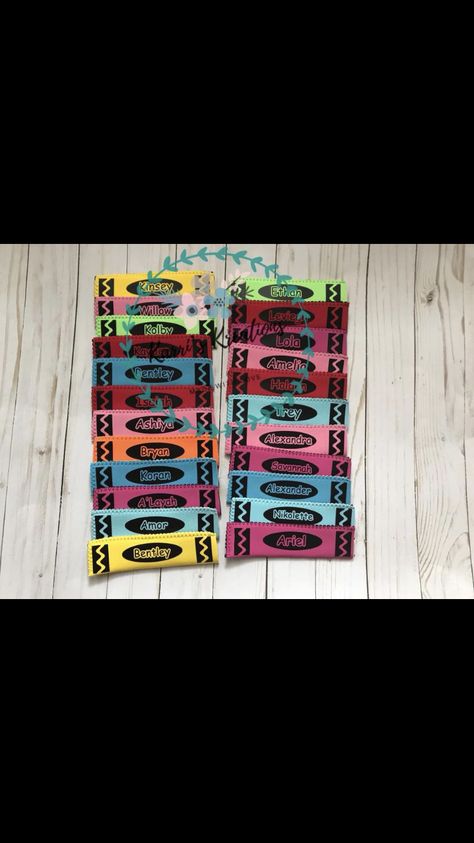 Popsicle holders Diy Popsicle Holder, Popsicle Holders Vinyl, Popsicle Koozie, Easy Press Projects, Popsicle Sleeves, Ice Pop Holders, Cricut Office, Silhouette Projects Ideas, Koozie Design