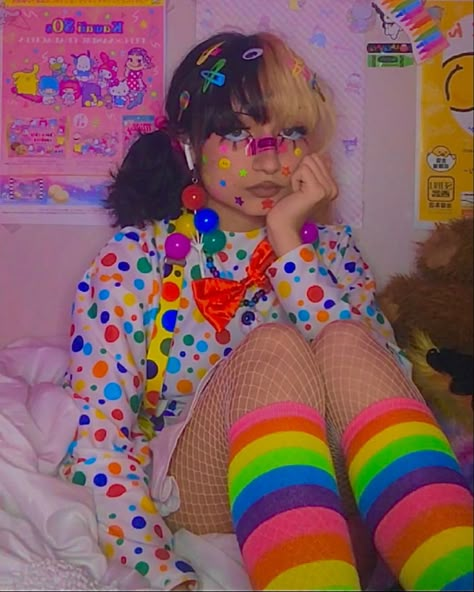 Kidcore Faceclaim, Kidcore Pose Reference, Kidcore Oc Drawing, Hypercore Outfits, Decora Style Clothes, Sillycore Aesthetic, Hyper Pop Outfit, Clownpunk Fashion, Decora Aesthetic Outfits