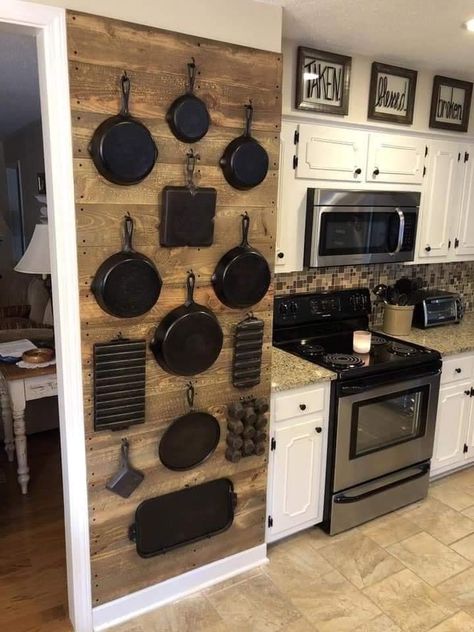 Cheap Ways To Modernize Kitchen, Cool Kitchen Sink Ideas, Cheap Easy Kitchen Remodel, Country Theme Home Decor, Handy House Ideas, Best Diy Home Projects, Rustic House Decor Ideas Kitchen, Country House Decor Farmhouse Kitchen, Tony Home Organization