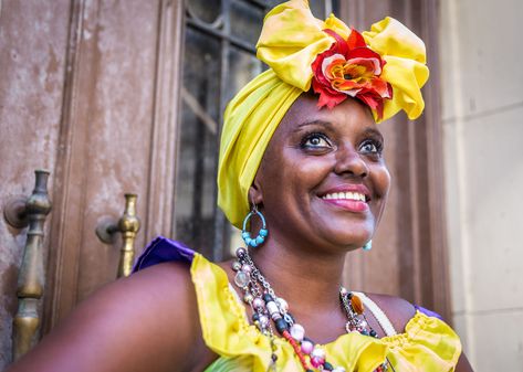 Cuban Spanish comes with its own set of expressions. Check out our guide to the 20 funniest colloquialisms and how to use them. Cuban Hairstyles, Cuban Women, Hairstyles Female, Afro Cuban, Types Of Earrings, Athletic Hairstyles, Boho Hairstyles, Elegant Hairstyles, Professional Hairstyles