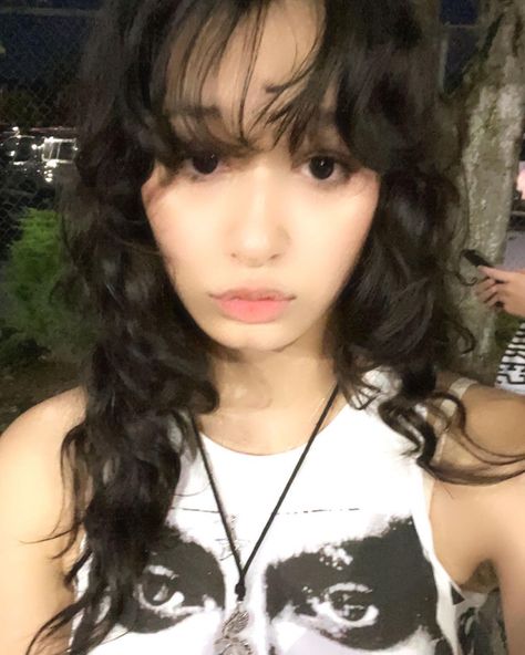 Side Bangs On Wavy Hair, Wavy Curly Hair With Bangs, Bangs On Wavy Hair, Curly Hair Side Bangs, Hair Side Bangs, Side Bangs Hairstyles, Hair With Bangs, Wavy Curly Hair, Curly Hair With Bangs