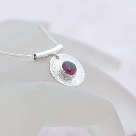 Garnet Jewellery, January Birthstone Necklace, Copper Accessories, Red Pendant, Circle Jewelry, Wholesale Silver Jewelry, School Jewelry, Rock Jewelry, Garnet Pendant