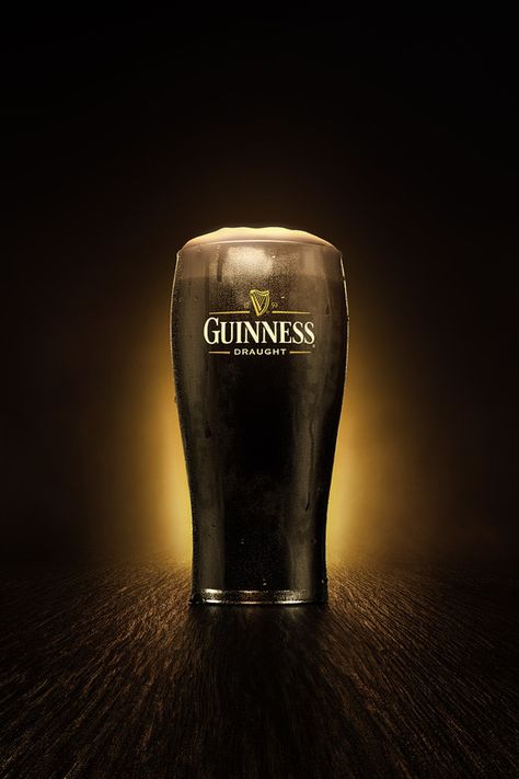 3d // Guinness Pint by Diego Maricato, via Behance Beer Shot, Guinness Draught, Black Stuff, Beer Photography, Guinness Beer, Beer Ad, Alcohol Bottles, Beer Brands, 3d Product