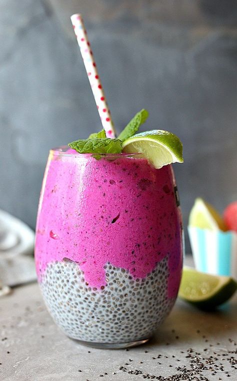 Vibrant pink dragon fruit smoothie topped on creamy chia pudding! It is a high fiber energizing superfood and is the perfect way to start your day, eat as a snack or enjoy after a workout to refuel your body! #dragonfruit #smoothie #bowl #chiapudding #healthy #breakfast #snack #easy #pitaya | delightfulmomfood.com Pudding Smoothie, Strawberry Chia Pudding, Pink Dragon Fruit, Blackberry Smoothie, Buah Naga, Dragon Fruit Smoothie, Fruit Du Dragon, Smoothie Fruit, Pink Drink