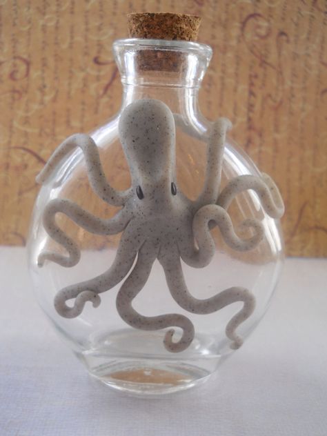 Octopus Bottle, Halloween Pirates, Handmade Halloween Decorations, Unique Wreaths, Flying Dutchman, Clay Dragon, Glass Bottles Art, 강아지 그림, Clay Crafts Air Dry