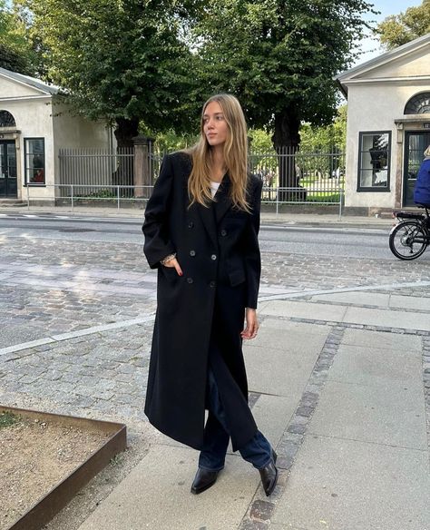 Amalie Moosgaard, November Fashion, New York Outfit, Classic Style Outfits, Autumn Fits, 20s Fashion, 가을 패션, Mariah Carey, Classic Outfits